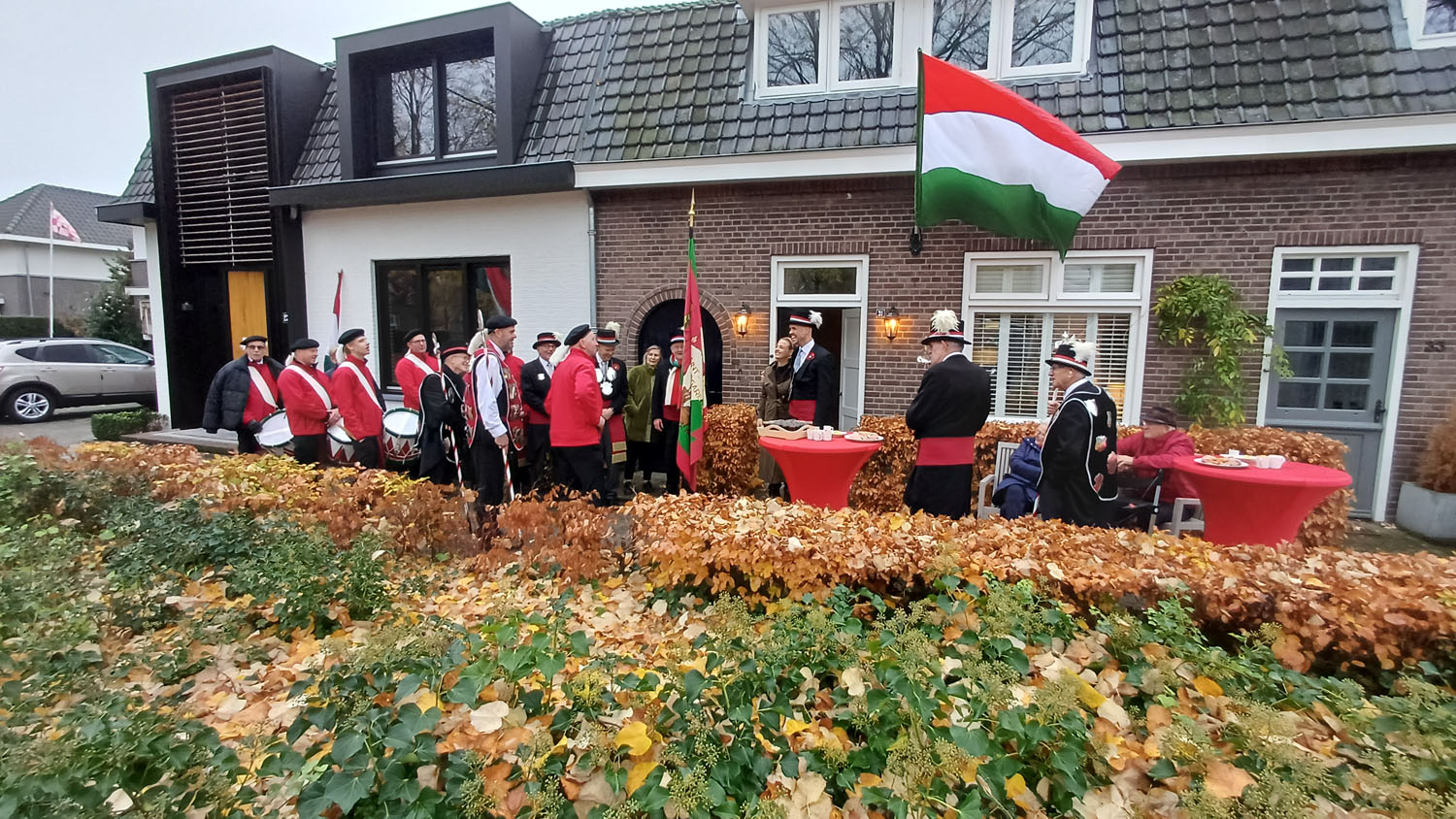 Gilde heet Sint welkom en feliciteert bruidspaar Wissink